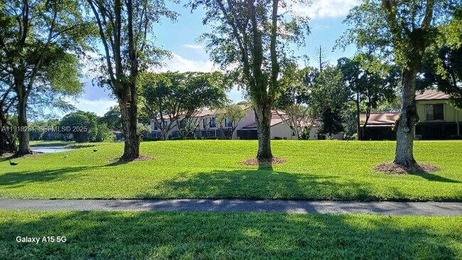 Foto del edificio - 3851 Estepona Ave