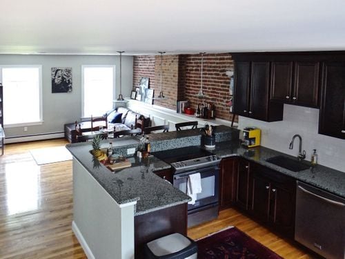 Primary Photo - 17 Mt Vernon St