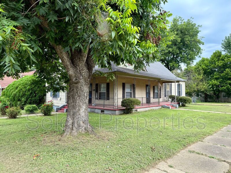 Primary Photo - 904 W Oak Ave
