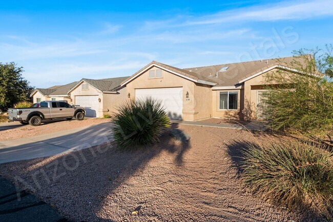 Foto del edificio - CHARMING CURB APPEAL