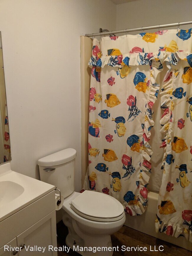 Building Photo - 3 br, 2 bath House - 911 E Gum Street