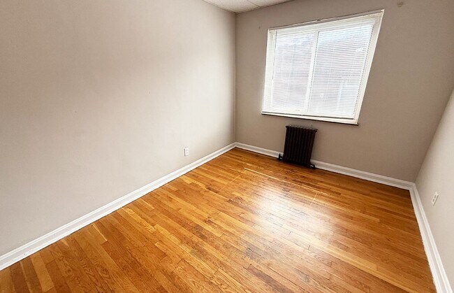 Foto del edificio - 956 Ludlow Ave