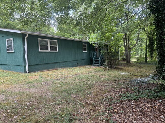 Building Photo - 2135 Larkwood Dr