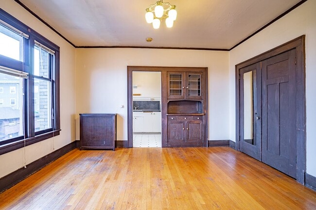 Interior Photo - Porter