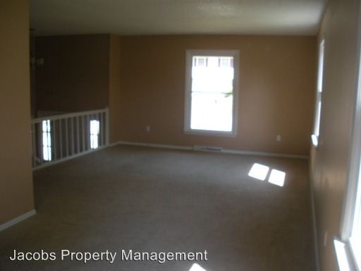 Building Photo - 2412 Spruce Dr