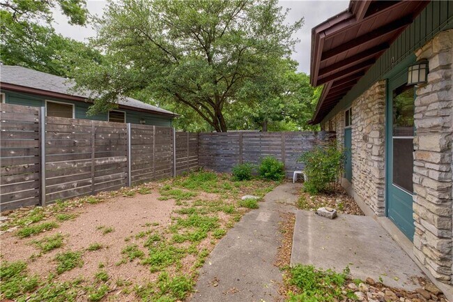 Foto del edificio - 904 Post Oak St