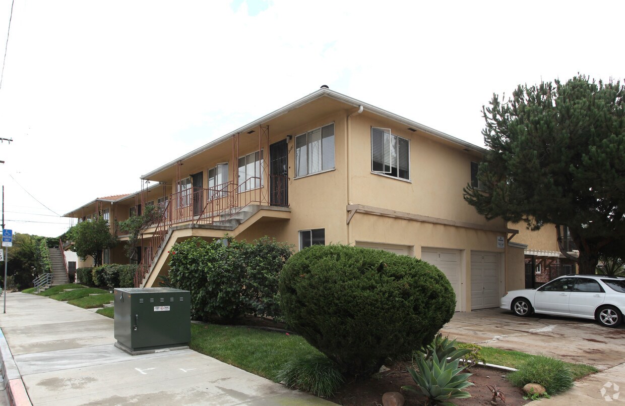 Foto del edificio - 3151-3169 Lincoln Ave