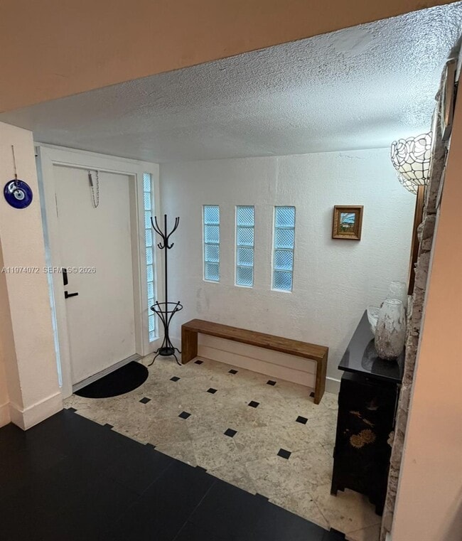 Building Photo - 9048 Carlyle Ave