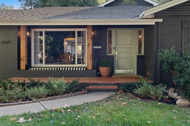 Foto del edificio - Wolflin Unique Home