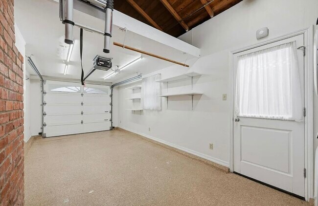 Foto del edificio - House For Rent