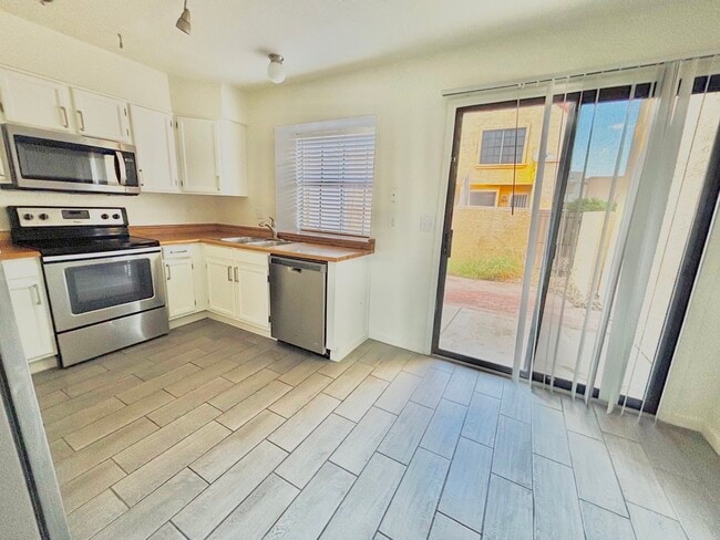 Building Photo - 5704 E Aire Libre Ave