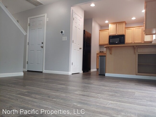 Building Photo - 3 br, 2.5 bath House - 8304 4th St NE