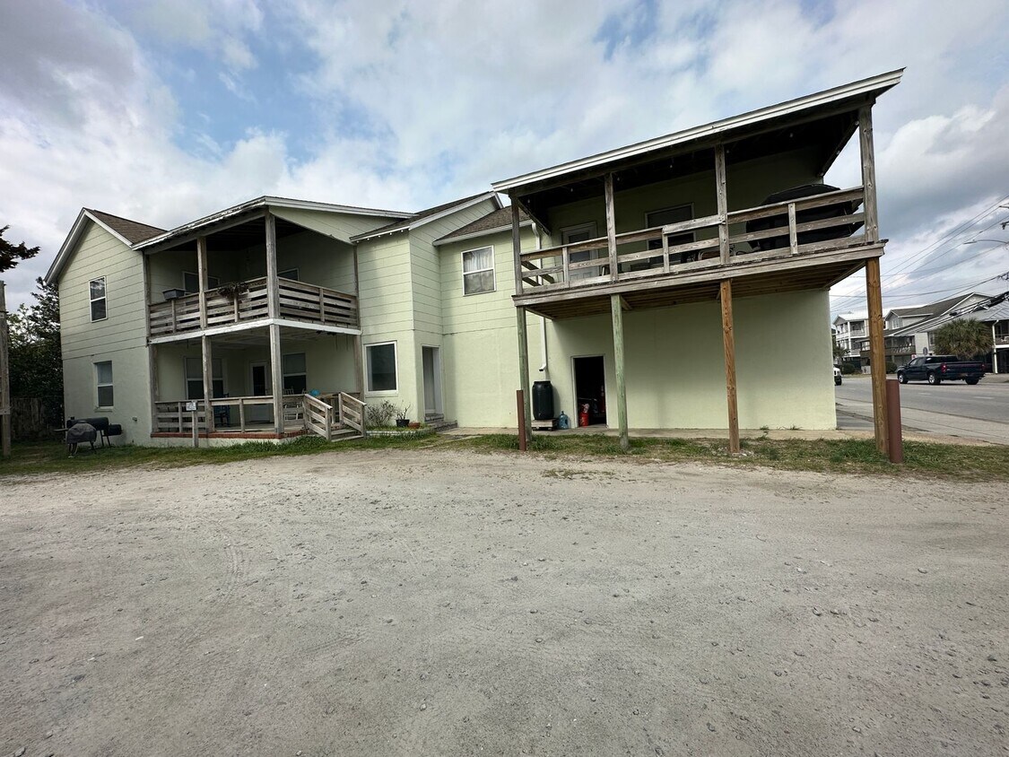 Building Photo - 1103 N Lumina Ave