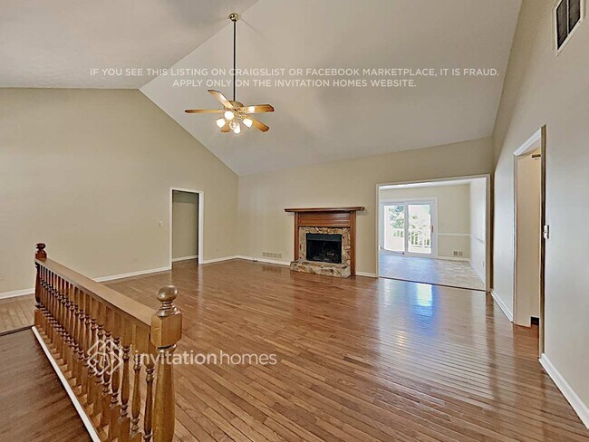 Building Photo - 1555 Pine Creek Way NE