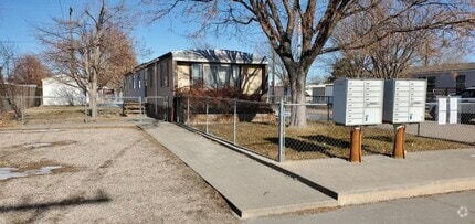 Building Photo - 502 Kochia Way
