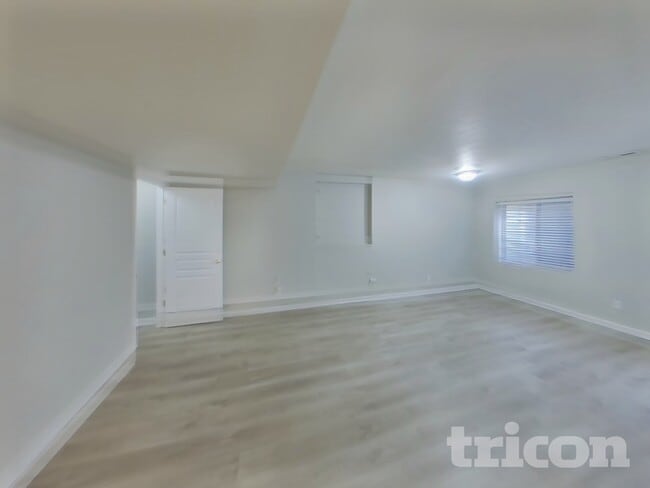 Building Photo - 633 Golden Eagle Dr