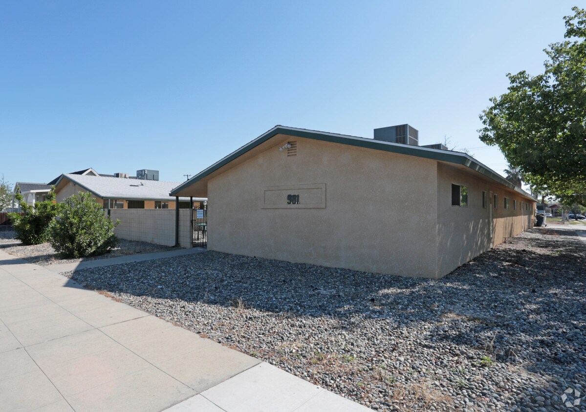 Primary Photo - 981 Pollasky Ave