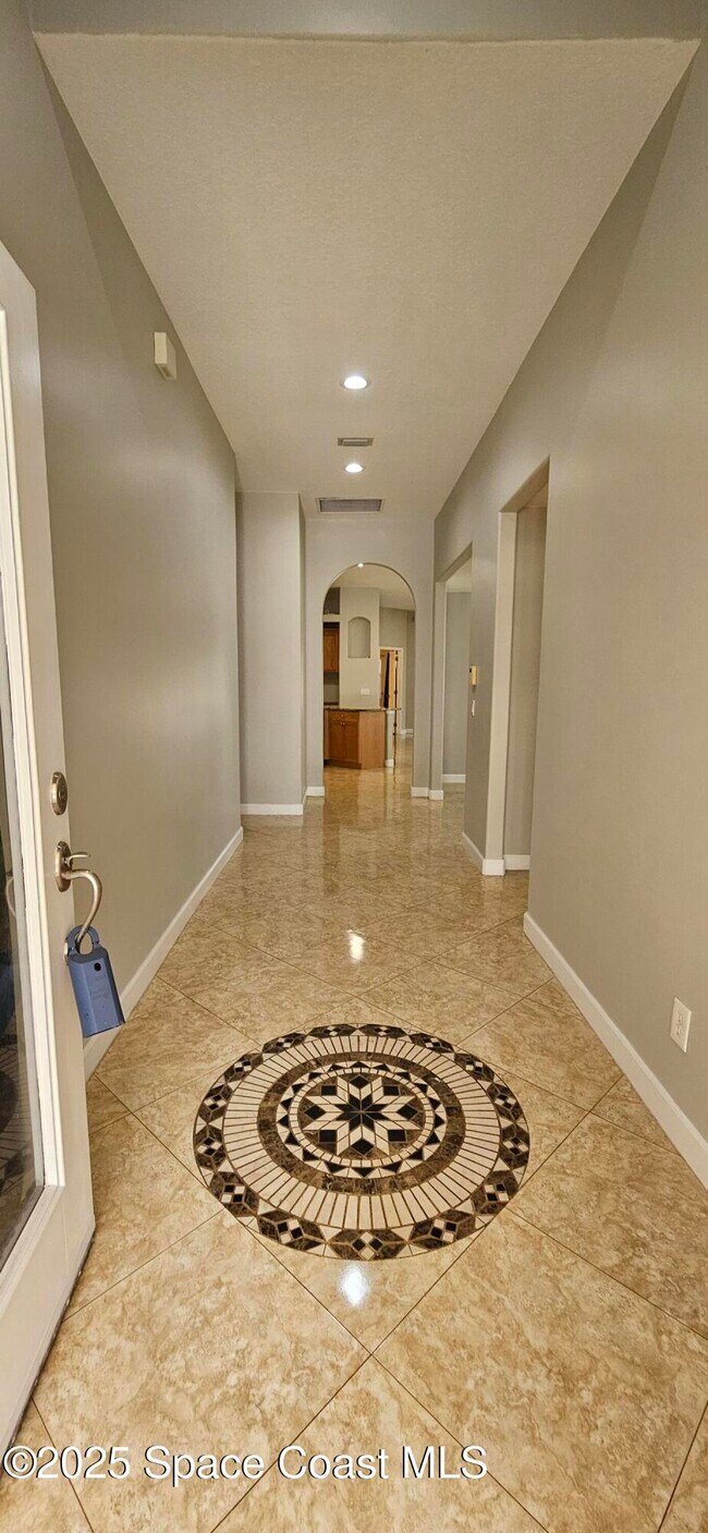 Foto del edificio - 4951 Somerville Dr