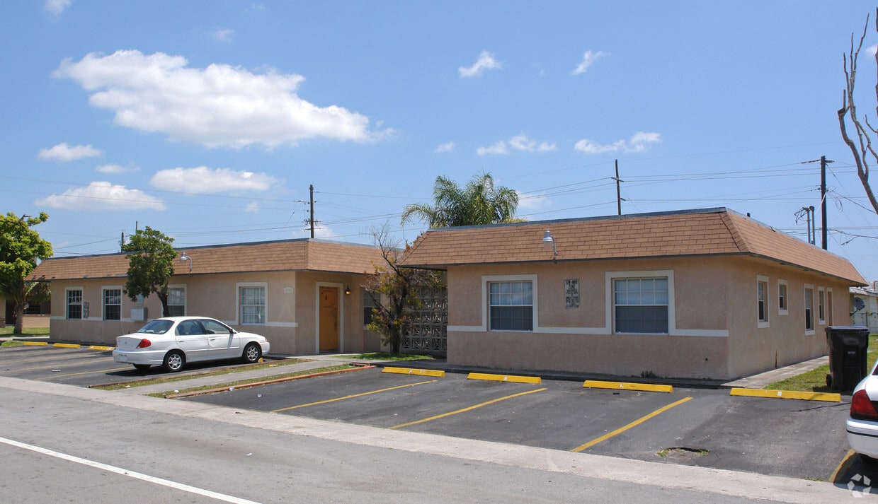 Building Photo - 3990 NW 31st Ave