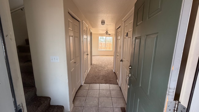 Building Photo - Spacious Strawberry Heights Duplex for Rent