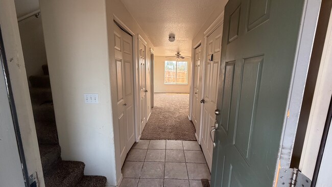Foto del edificio - Spacious Strawberry Heights Duplex for Rent