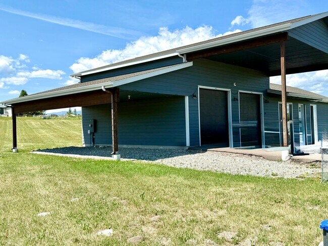 Building Photo - Beautiful West Kalispell Home
