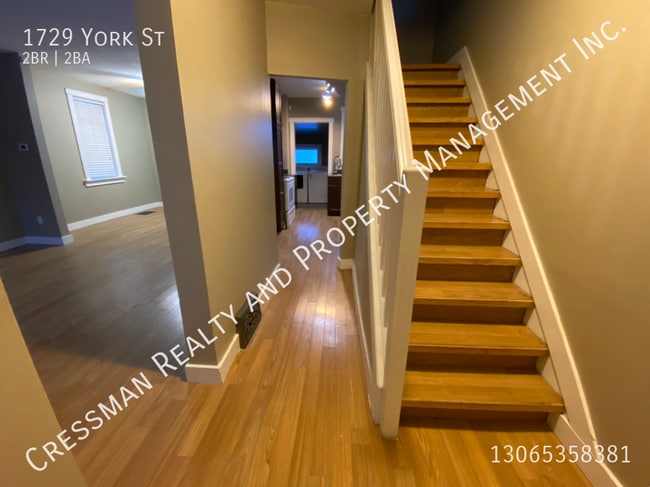 Building Photo - 2+ Bedroom 2 Bath House with garage