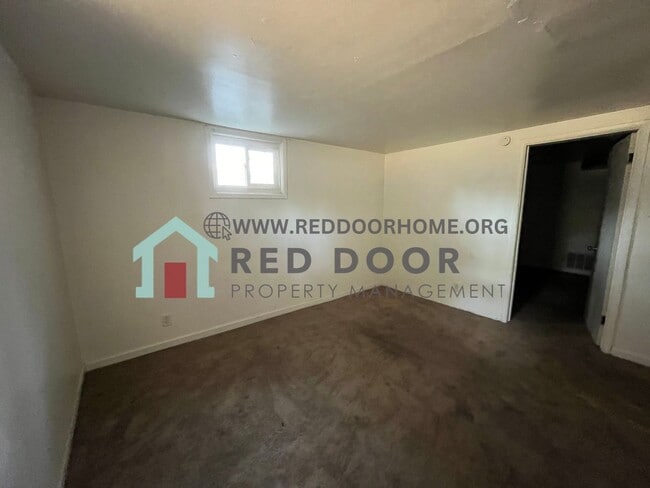 Building Photo - 1425 6th Ave S