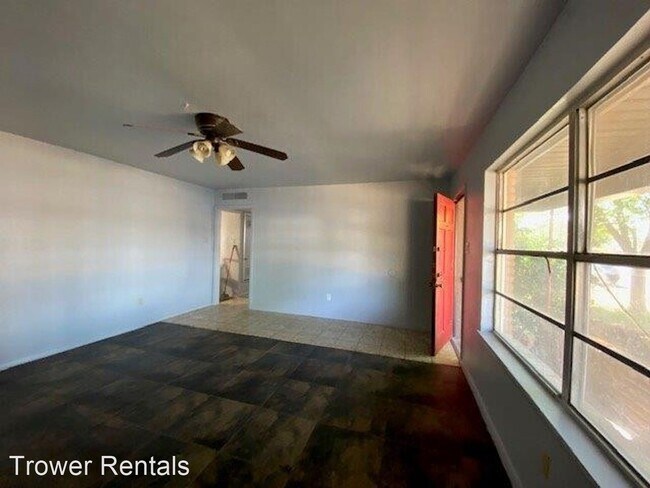 Foto del edificio - 3 br, 2 bath House - 613 E 54th