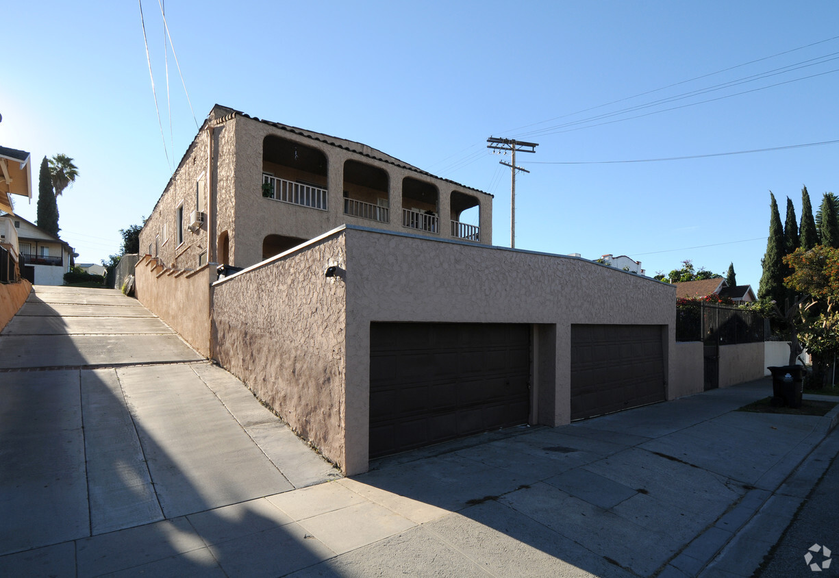 Building Photo - 3010 Division St