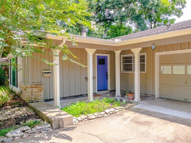 Building Photo - 9829 Cedardale Dr