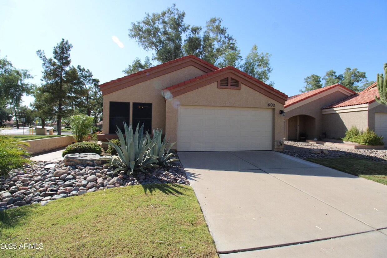 Foto principal - 602 N Cobblestone St