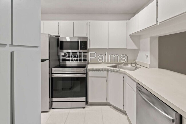 Foto del edificio - 1236 Pine Ridge Cir W