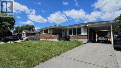 Building Photo - 98 Lynbrook Dr