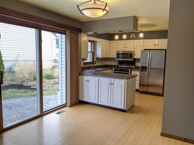 Foto del edificio - 7210 Harvest Hill Rd