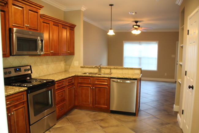 custom cabinets with granite - 2227 Retreat St W