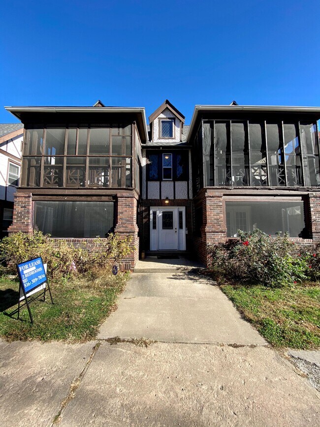 Building Photo - 5005 Wyandotte St