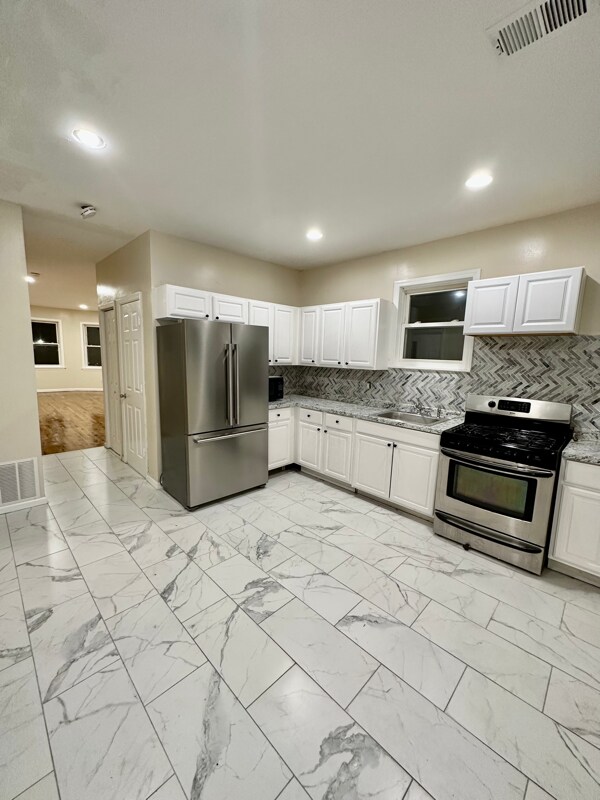 593 Market St Unit 1, Paterson, NJ 07513 Room for Rent in Paterson