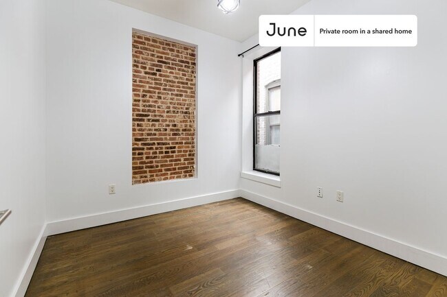 Foto del edificio - Private bedroom in 4 bed/2 bath Home