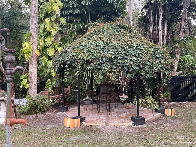 Photo - 411 W Flora St House