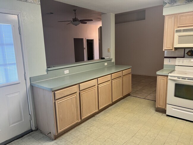 Building Photo - 2024 Southwood Trl