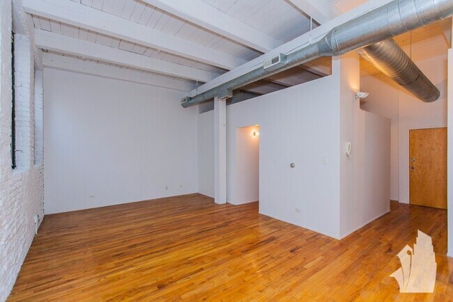 Building Photo - 3322 N Ravenswood Ave