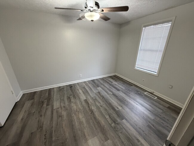 Building Photo - 2341 Kimberly Dr