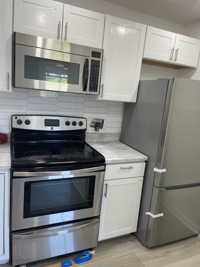 Foto del edificio - Alahambra Court Condo 2/2-APPLY NOW: www.r...