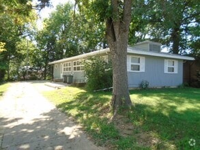 Building Photo - 1857 College Heights Rd