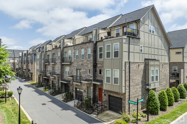 Building Photo - South Village
