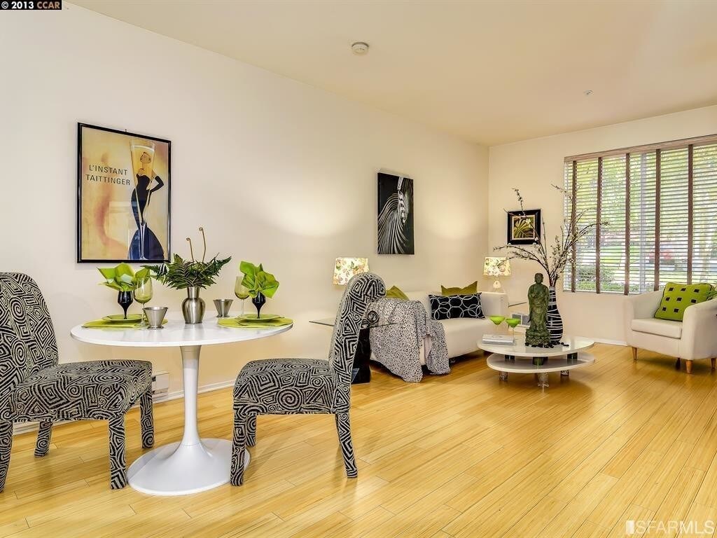 Foto principal - 280 Caldecott Ln
