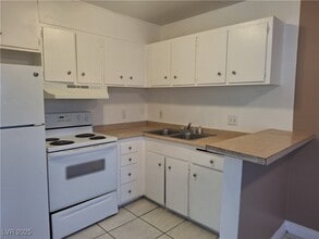 Building Photo - 489 North Cir