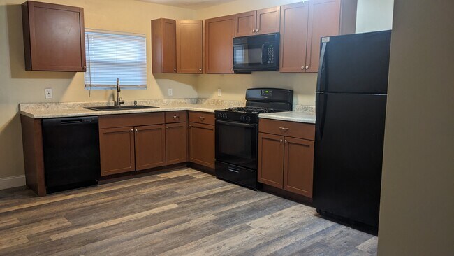 Photo - 303 E Adams St Apartment