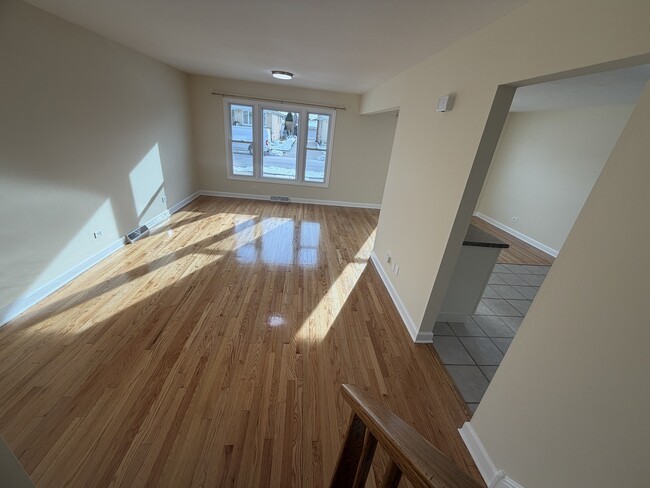 Building Photo - 3837 Emerson Dr